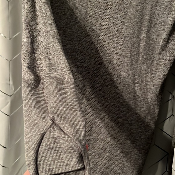Lulu lemon long sleeve - Picture 3 of 3